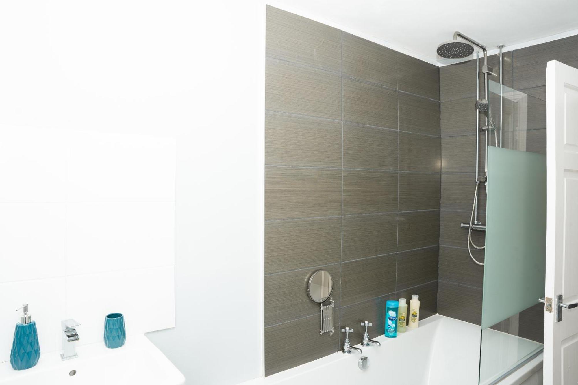 Stylish 3 Bed House With Free Parking Villa Leeds  Eksteriør billede